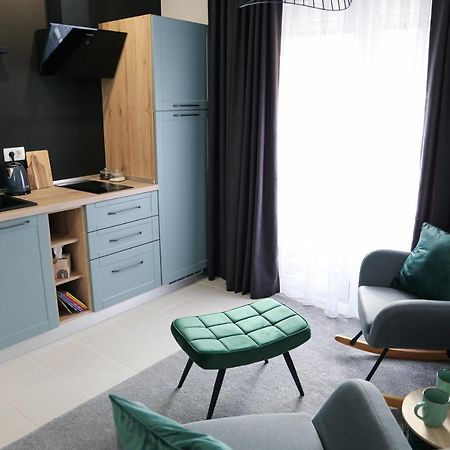 Flora Studio Apartments Кореница Экстерьер фото