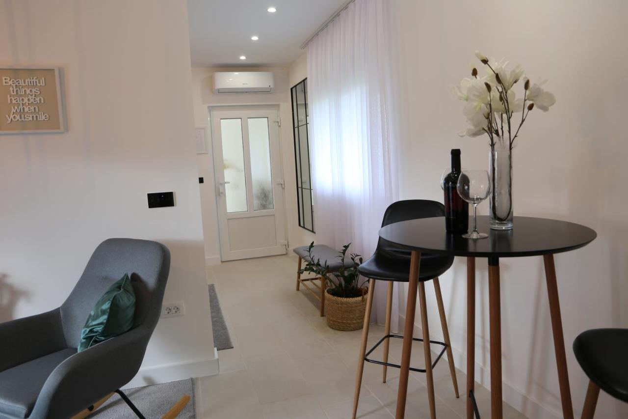 Flora Studio Apartments Кореница Экстерьер фото