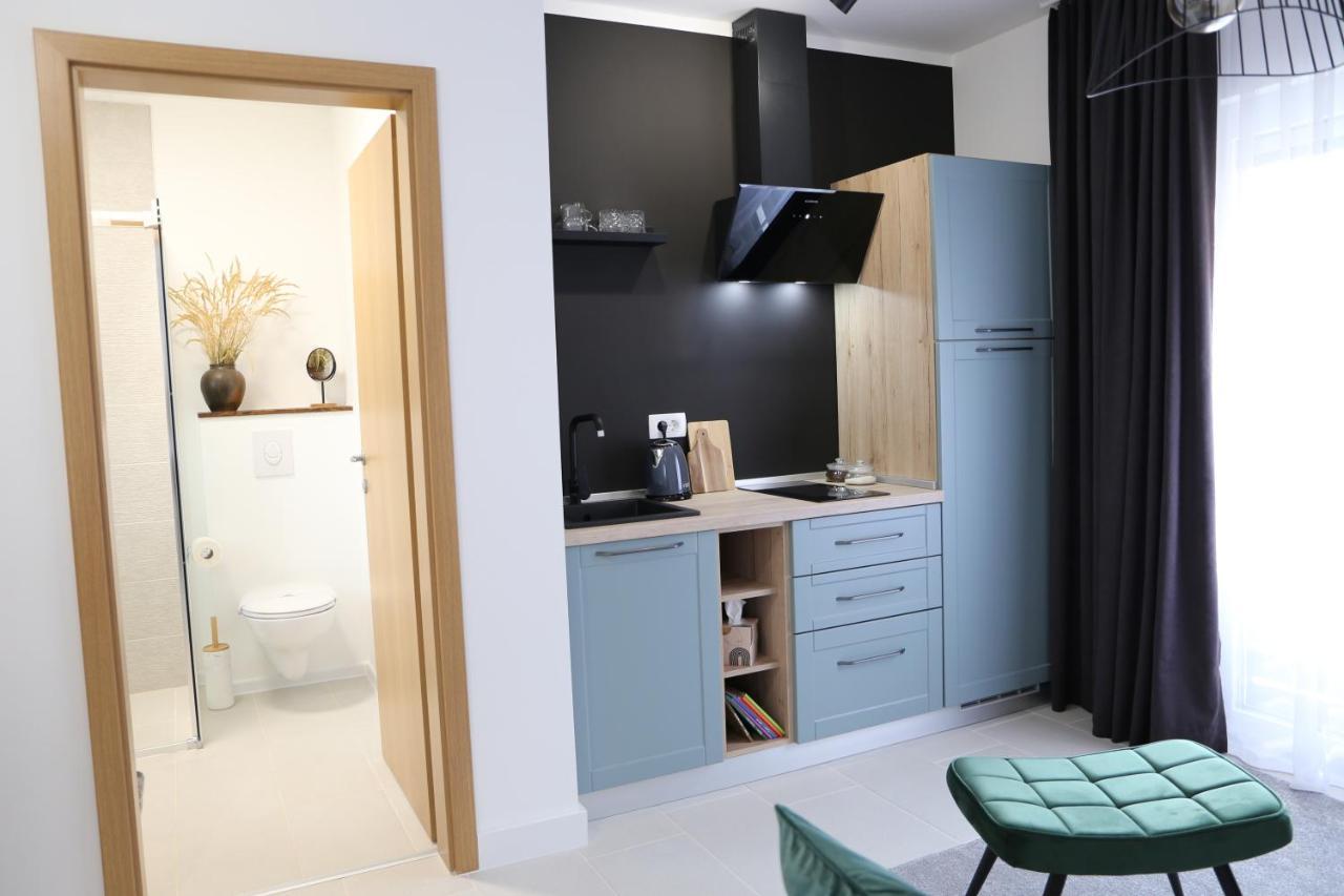 Flora Studio Apartments Кореница Экстерьер фото