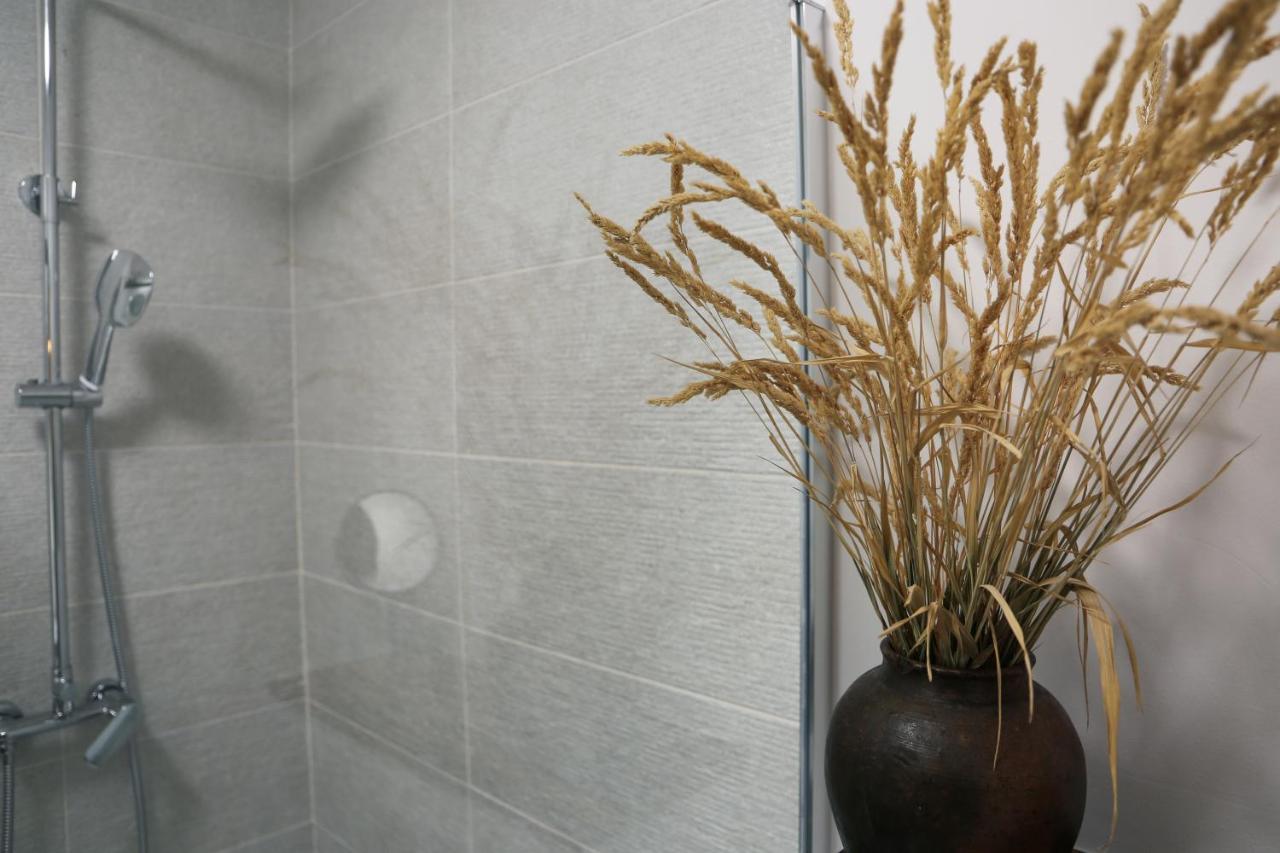 Flora Studio Apartments Кореница Экстерьер фото