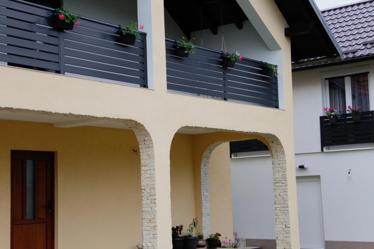 Flora Studio Apartments Кореница Экстерьер фото