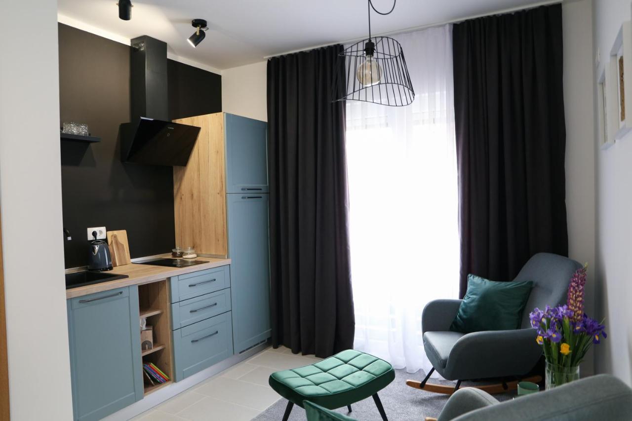 Flora Studio Apartments Кореница Экстерьер фото