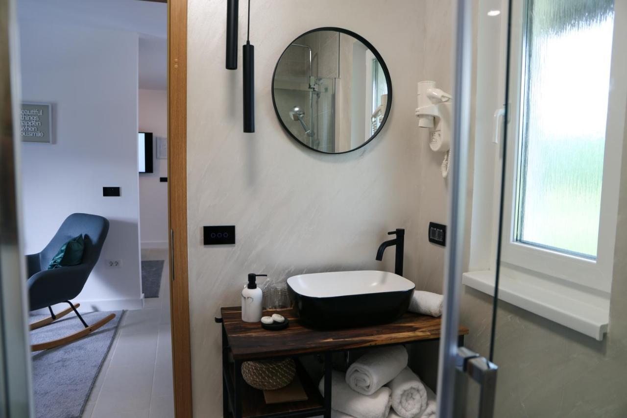 Flora Studio Apartments Кореница Экстерьер фото